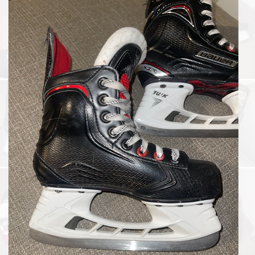 **SOLD** Bauer Vaper X600 Junior Hockey Skates - Picture 4 of 8